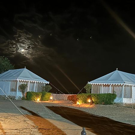 Sunny Desert Camp Kūri Exteriér fotografie