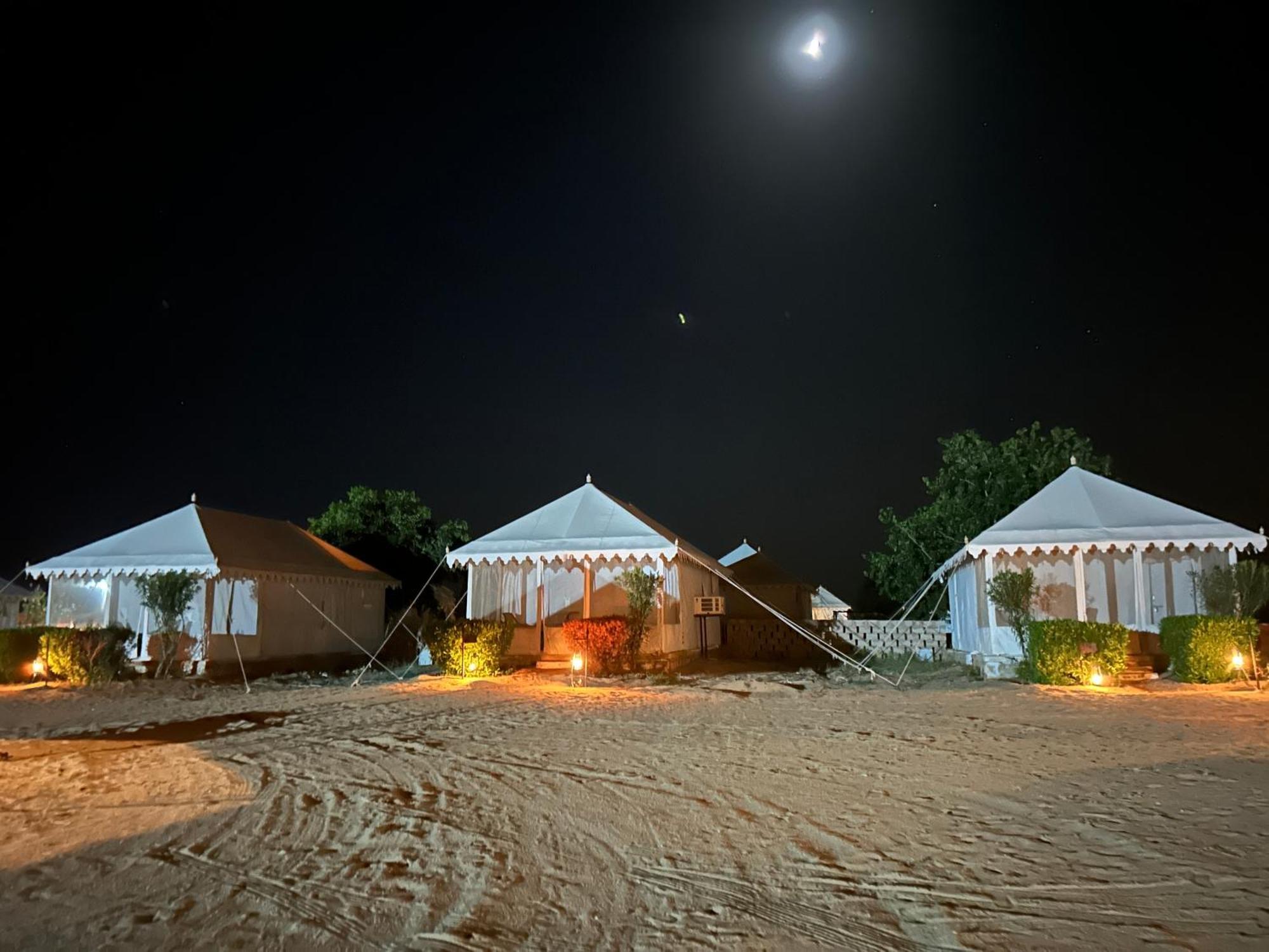 Sunny Desert Camp Kūri Exteriér fotografie