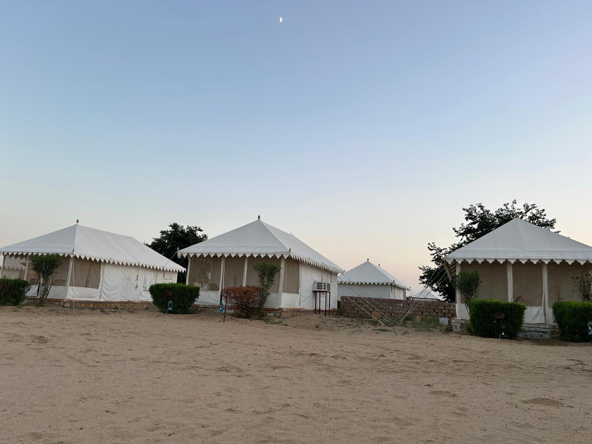 Sunny Desert Camp Kūri Exteriér fotografie