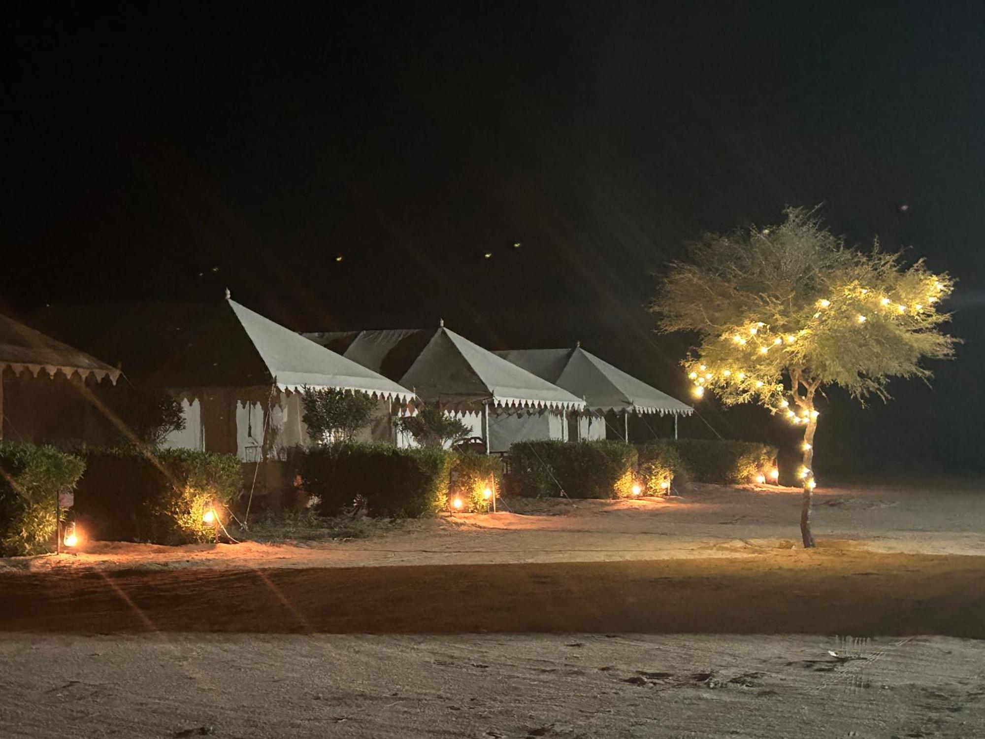 Sunny Desert Camp Kūri Exteriér fotografie