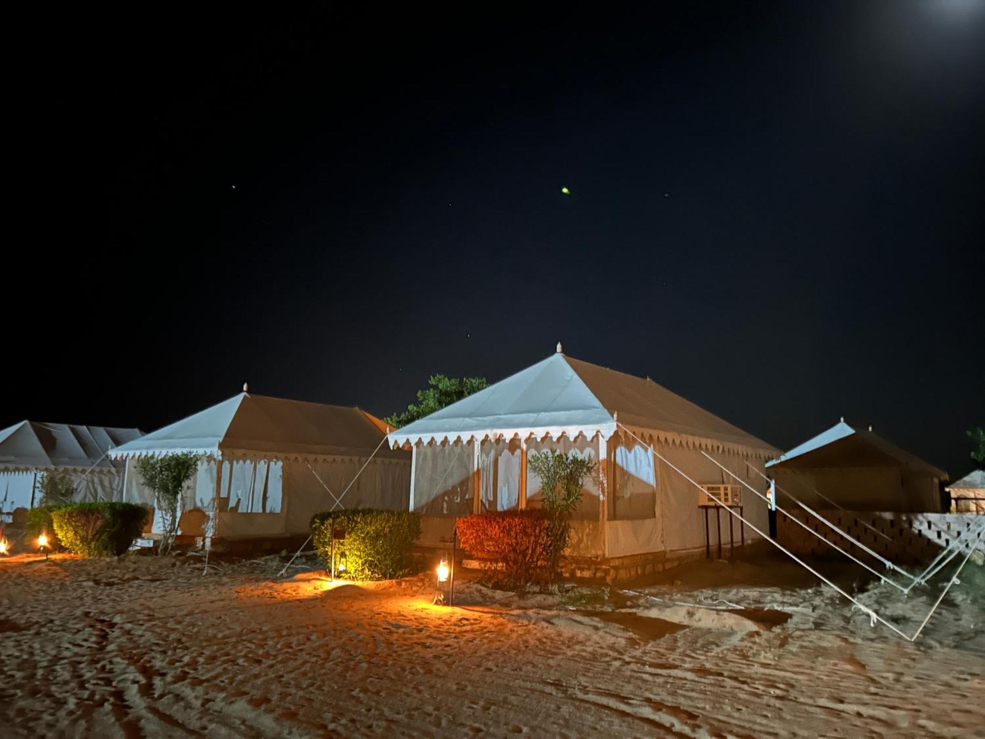 Sunny Desert Camp Kūri Exteriér fotografie