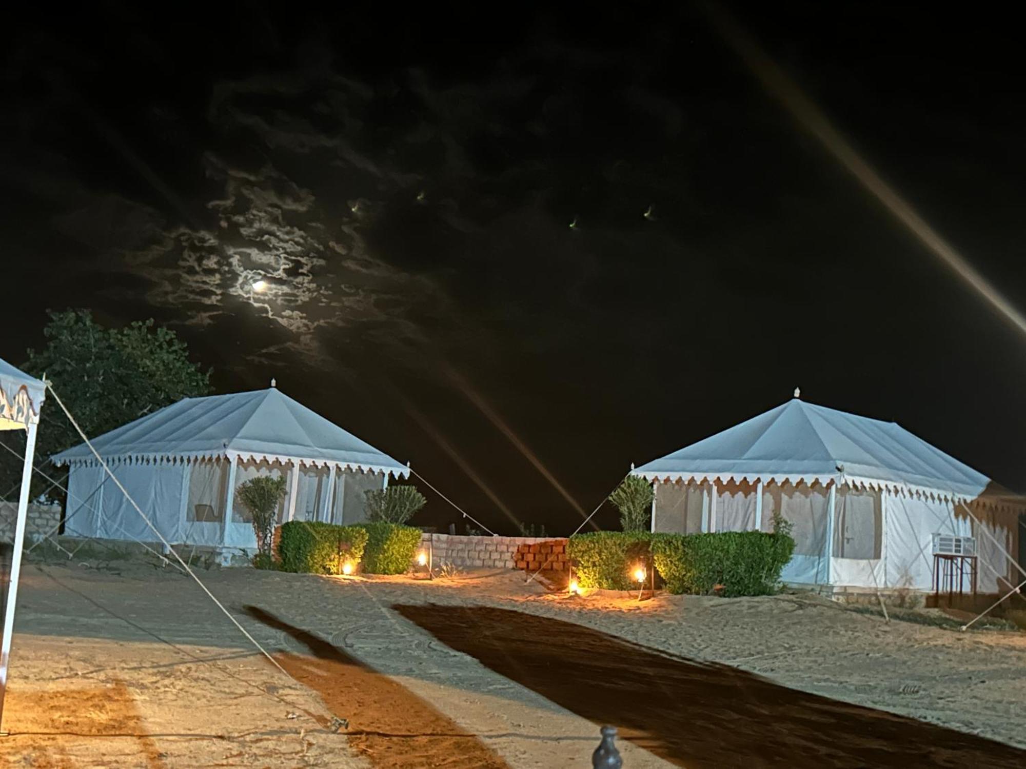 Sunny Desert Camp Kūri Exteriér fotografie
